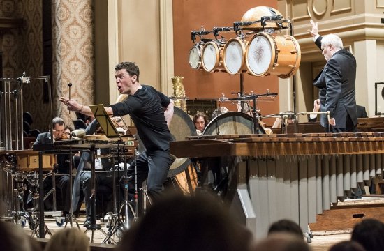 Martin Grubinger s Peterem Eötvösem a Českou filharmonií v roce 2016