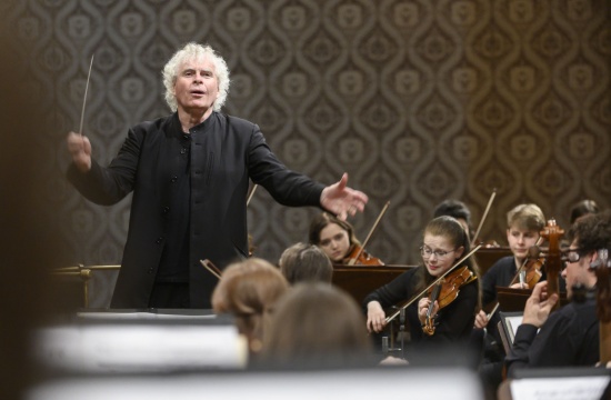 Benefiční koncert IV, sir Simon Rattle a Česká studentská filharmonie