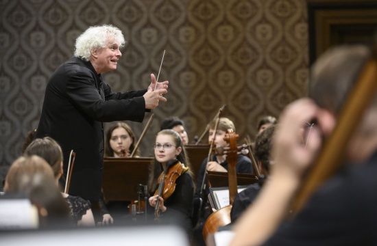 Benefiční koncert IV, sir Simon Rattle a Česká studentská filharmonie