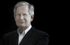 Česká filharmonie živě u vás I: Sir John Eliot Gardiner diriguje Voříška, Janáčka a Martinů