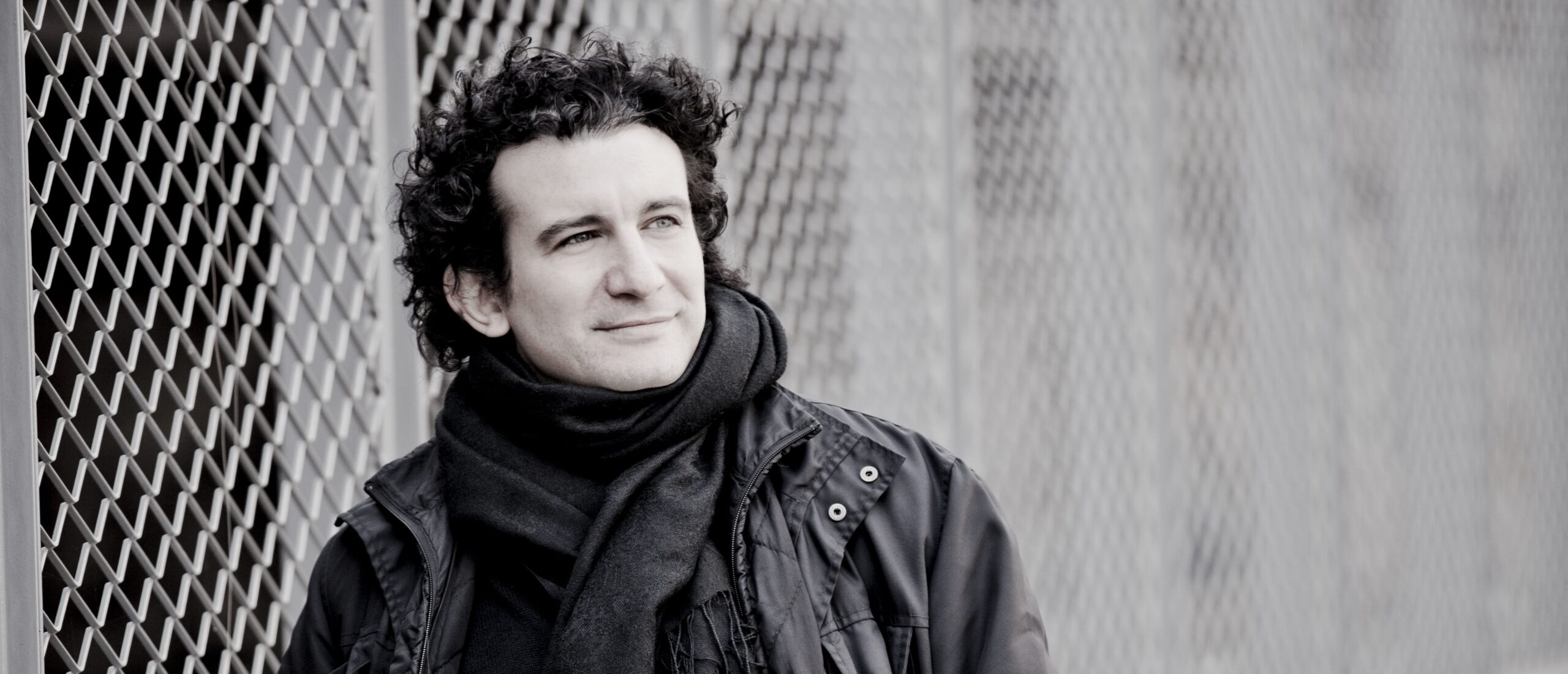 Alain Altinoglu: dirigentský samouk světového formátu, vášnivý fanoušek fotbalu a černých děr