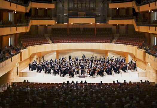 Česká filharmonie zpět na cestách: Evropské turné ve znamení rezidencí a české hudby